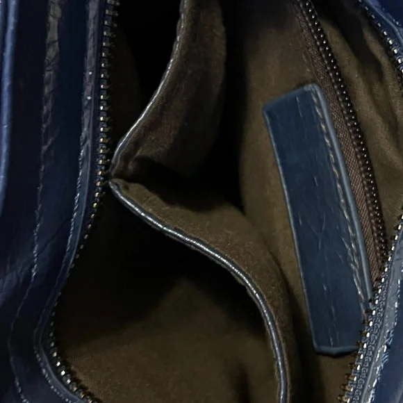 Graffiti Women's Leather Handbag Shoulder Bag with Zipper Closure - Picture 15 of 15